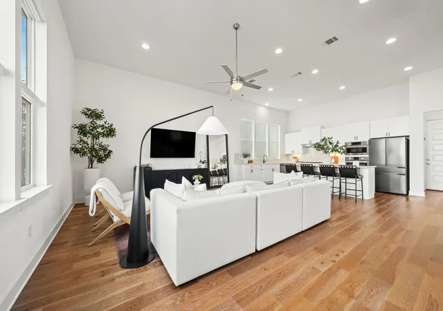 2nd image of 6109 Sendero Hills Pkwy, Austin, TX 78724 | MLS# 3256335