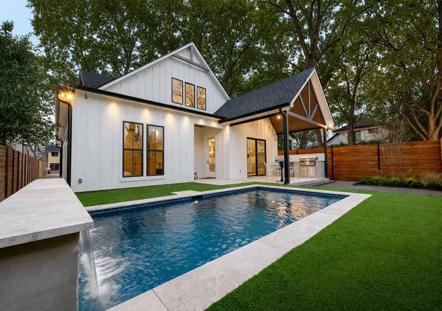 2nd image of 3100 Garwood St, Austin, TX 78702 | MLS# 8425469