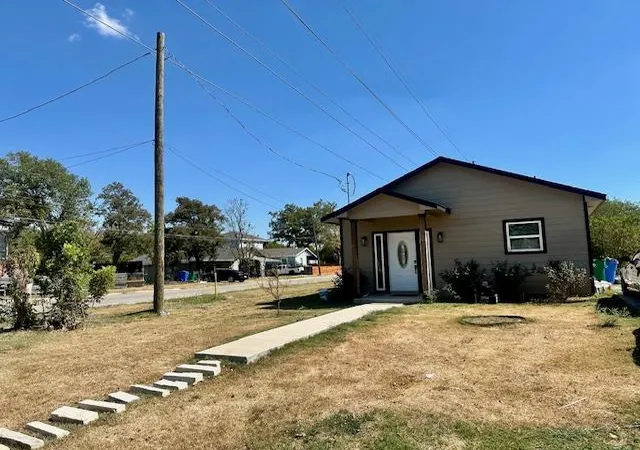 Photo 1 of Single family home for sale at 501 Maple St, Taylor, TX 76574 | MLS# 1722075 | Listing updated on 2025-10-22