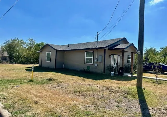 Photo 2 of Single family home for sale at 501 Maple St, Taylor, TX 76574 | MLS# 1722075 | Listing updated on 2025-10-22
