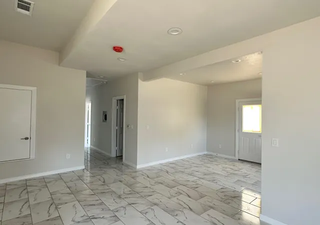Photo 3 of Single family home for sale at 501 Maple St, Taylor, TX 76574 | MLS# 1722075 | Listing updated on 2025-10-22