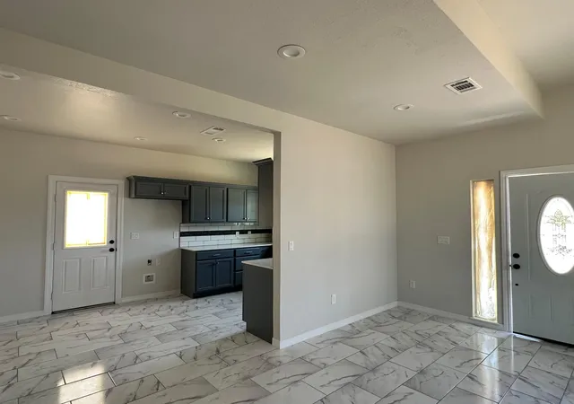 Photo 3 of Single family home for sale at 501 Maple St, Taylor, TX 76574 | MLS# 1722075 | Listing updated on 2025-10-22