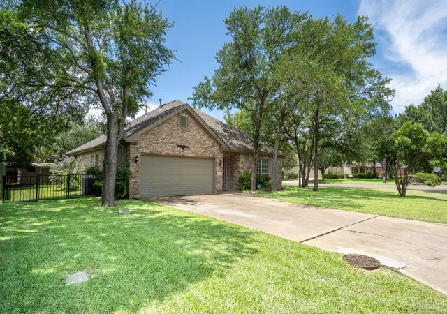 Photo 4 of Single family home for sale at 2912 Brandy Ln, Georgetown, TX 78628 | MLS# 5771635 | Listing updated on 2026-10-15