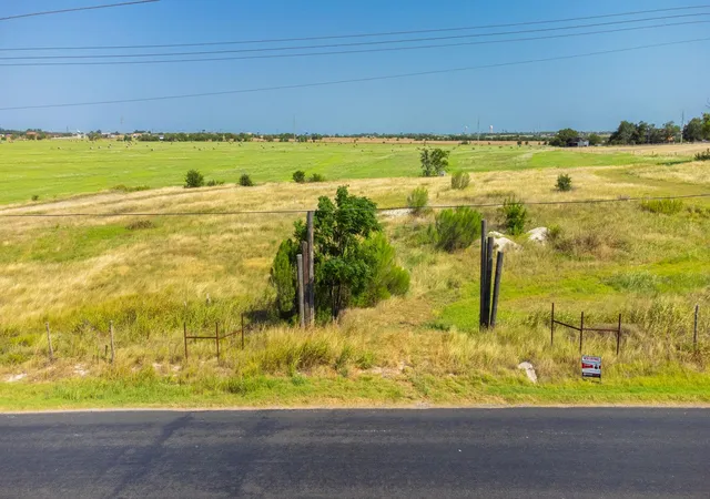Photo 2 of House for sale at 1499 County Rd 311 Dr, Jarrell, TX 76537 | MLS# 4050595 | Listing updated on 2026-08-23