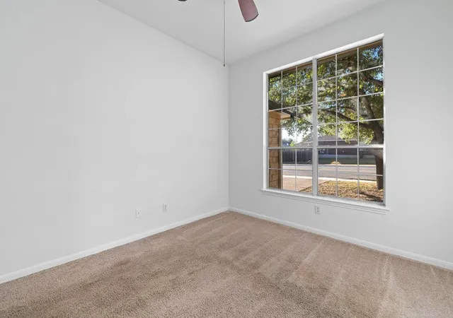 Photo 4 of Single family home for sale at 305 Plumbago Dr, Pflugerville, TX 78660 | MLS# 9051410 | Listing updated on 2026-10-06