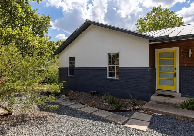 3rd image of 5307 Ledesma Rd, Austin, TX 78721 | MLS# 2060197