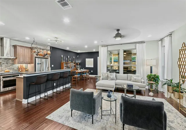 Listing Photo 5 - Condo for sale in building located at 549 Clubhouse Dr, Georgetown, TX 78628 - Unit #G