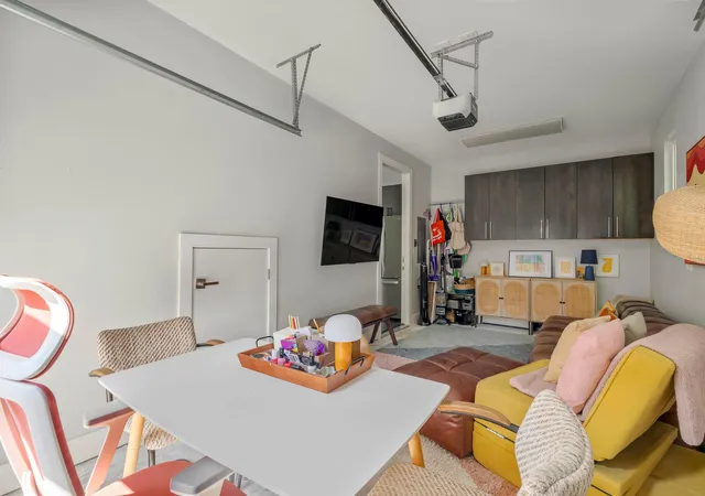 40th image of 2812 Oak Springs Dr #2, Austin, TX 78702 | MLS# 1118002