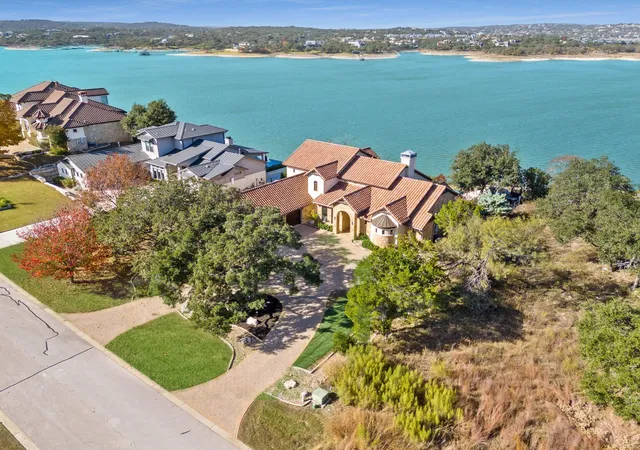 Photo 4 of Single family home for sale at 1400 Watercliffe Dr, Lago Vista, TX 78645 | MLS# 6353101 | Listing updated on 2026-09-04