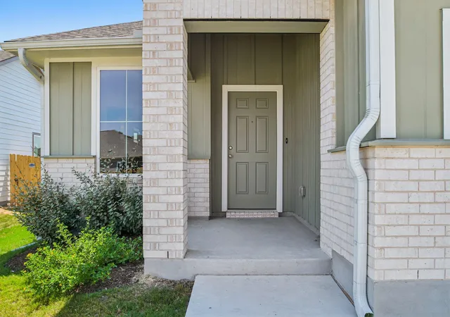 Photo 3 of Single family home for sale at 308 Boatright Blvd, Jarrell, TX 76537 | MLS# 2364537 | Listing updated on 2026-10-27