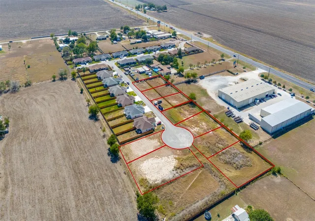 2nd image of 335 Navarro Wy, Seguin, TX 78155
