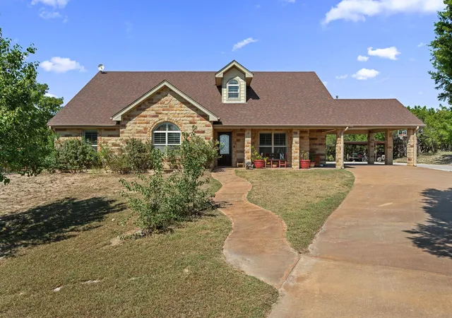 Photo 2 of Single family home for sale at 2804 County Rd 1045, Lampasas, TX 76550 | MLS# 8434745 | Listing updated on 2026-06-05