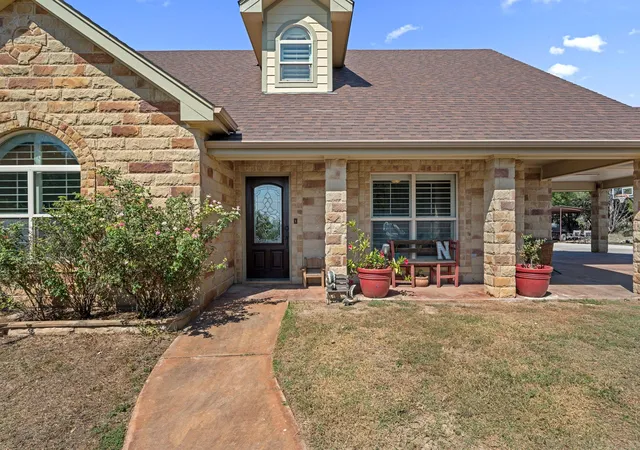 Photo 2 of Single family home for sale at 2804 County Rd 1045, Lampasas, TX 76550 | MLS# 8434745 | Listing updated on 2026-06-05