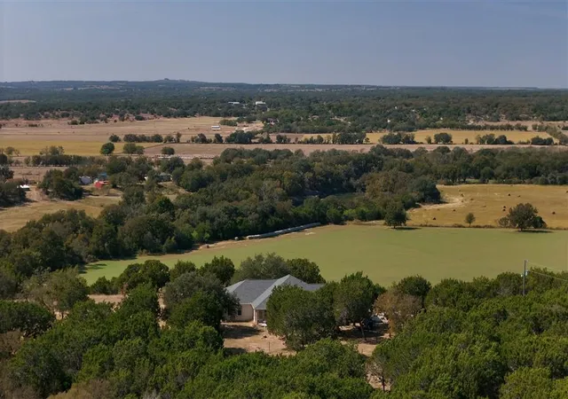 Photo 4 of House for sale at 543 County Rd 4620, Kempner, TX 76539 | MLS# 3565920 | Listing updated on 2026-10-21