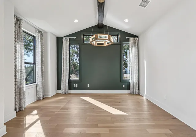 Photo 4 of Single family home for sale at 19316 Splendor Ct, Lago Vista, TX 78645 | MLS# 4441813 | Listing updated on 2026-09-01