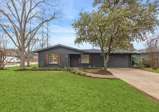 2nd image of 4608 Frontier Trl, Austin, TX 78745 | MLS# 2841002