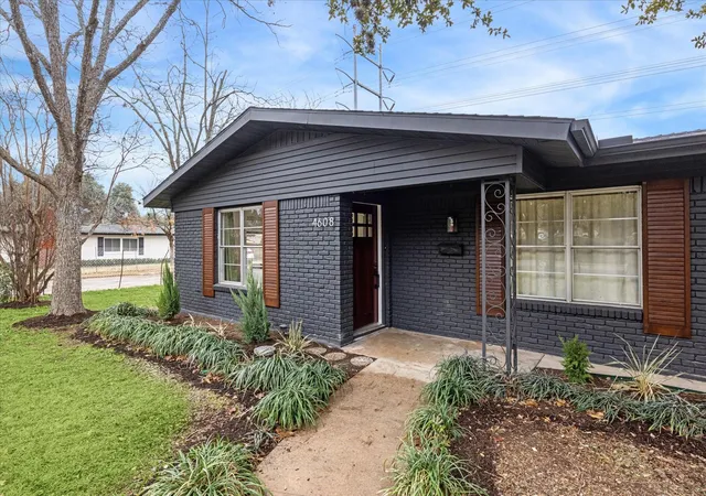 3rd image of 4608 Frontier Trl, Austin, TX 78745 | MLS# 2841002
