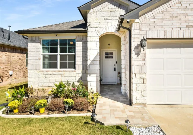 Photo 3 of Single family home for sale at 213 Brooklyn Dr, Georgetown, TX 78626 | MLS# 9330384 | Listing updated on 2026-10-25