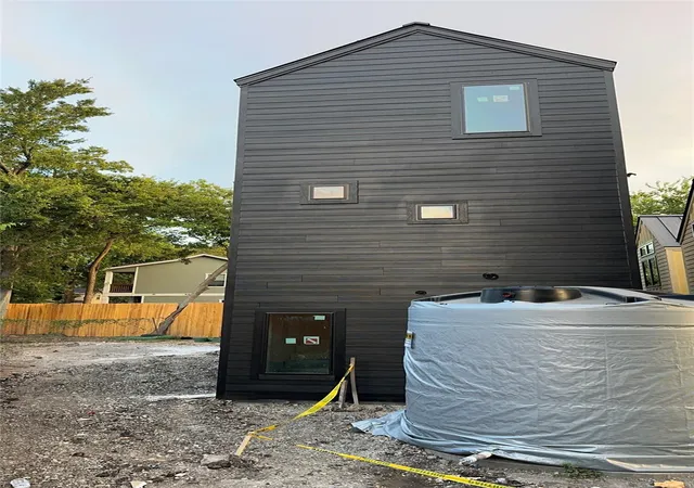 2nd image of 605 E 55th St #5, Austin, TX 78751 | MLS# 1286439