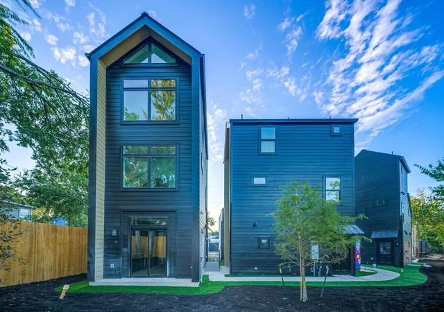 Photo 1 of Sale Pending at 605 E 55th Street #6, Austin, TX 78751 | MLS# 2070023 | Listing updated on 2026-09-06