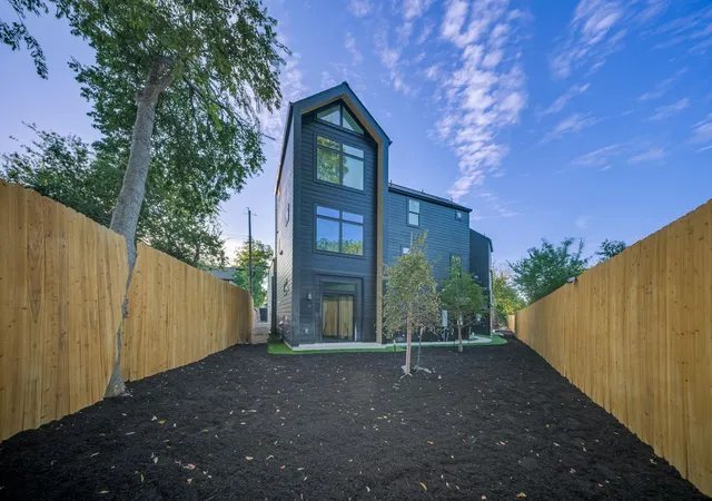 Photo 2 of Sale Pending at 605 E 55th Street #6, Austin, TX 78751 | MLS# 2070023 | Listing updated on 2026-09-06