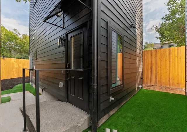 Photo 4 of Sale Pending at 605 E 55th Street #6, Austin, TX 78751 | MLS# 2070023 | Listing updated on 2026-09-06