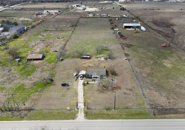 Photo 4 of Single family home for sale at 12322 Old Kimbro Rd, Manor, TX 78653 | MLS# 2201070 | Listing updated on 2026-08-16