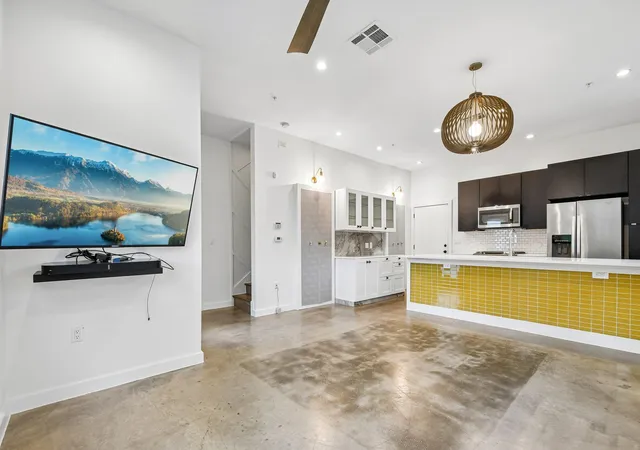 4th image of 1931 E 38Th 1/2 St #33, Austin, TX 78723 | MLS# 5255523
