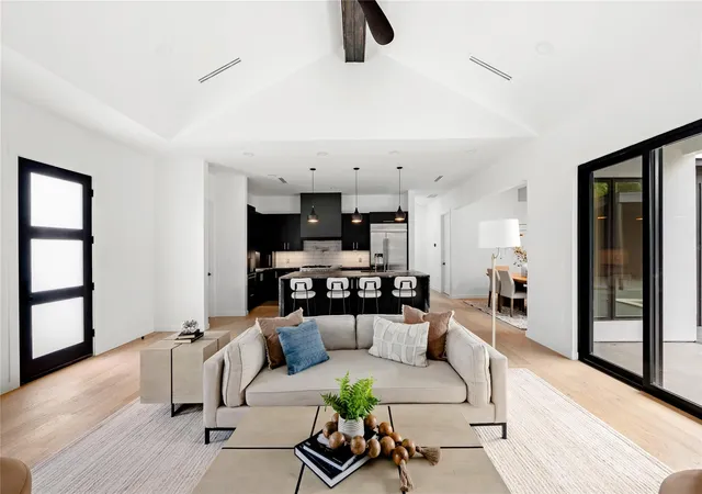 4th image of 1803 Palo Duro Rd, Austin, TX 78757 | MLS# 9721657