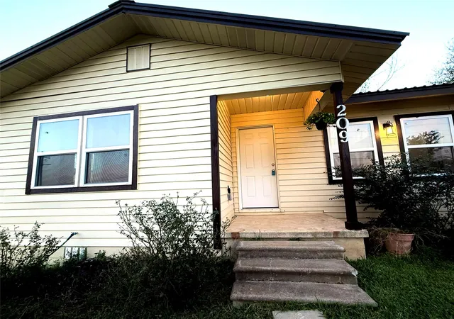 4th image of 209 County Road 310, Rockdale, TX 76567 | MLS# 5907853