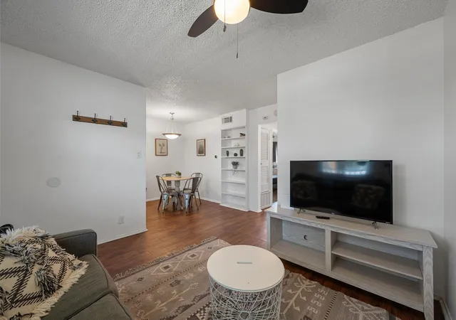 5th image of 2401 Manor Rd #217, Austin, TX 78722 | MLS# 4992361
