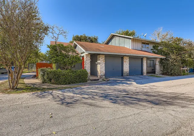 3rd image of 5922 Little Creek Trl, Austin, TX 78744 | MLS# 1119468