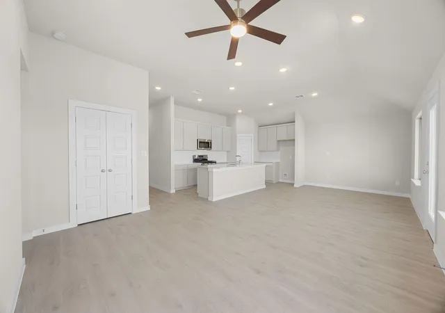 Photo 4 of Single family home for sale at 110 Divisadero Dr, Hutto, TX 78634 | MLS# 1677146 | Listing updated on 2026-09-29