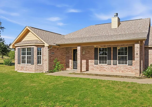 Photo 3 of Single family home for sale at 200 Apache Trl St, Burnet, TX 78611 | MLS# 2033886 | Listing updated on 2026-08-29