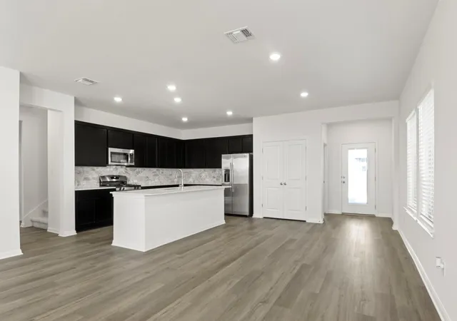 Photo 4 of Single family home for sale at 304 Bay Breeze Dr, Kyle, TX 78640 | MLS# 8323285 | Listing updated on 2026-09-12
