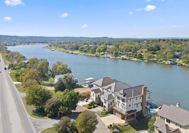 2nd image of 624 Waterside Dr, Marble Falls, TX 78654 | MLS# 3503463
