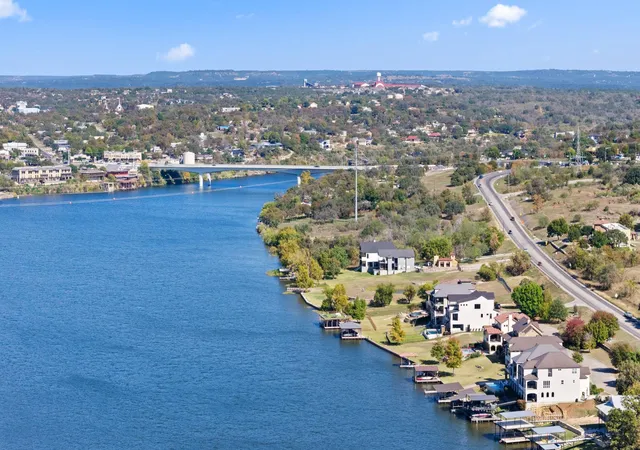 3rd image of 624 Waterside Dr, Marble Falls, TX 78654 | MLS# 3503463