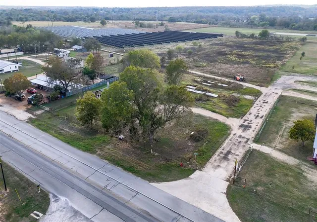 4th image of 655 Nw Loop 230, Smithville, TX 78957 | MLS# 6797377