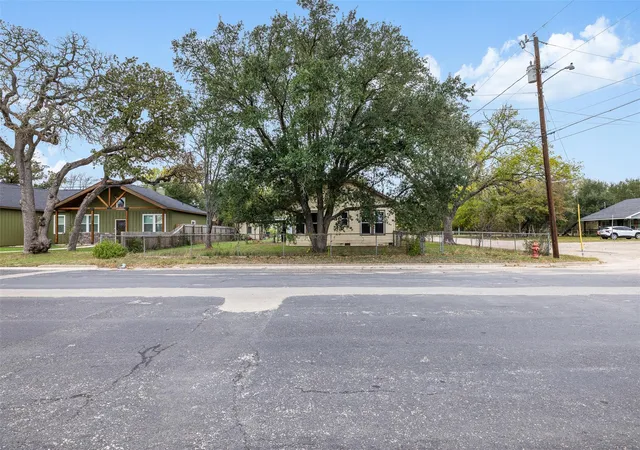 Homes for sale in Giddings, TX | 148 E Boundary St, Giddings, TX 78942 | MLS# 7195375