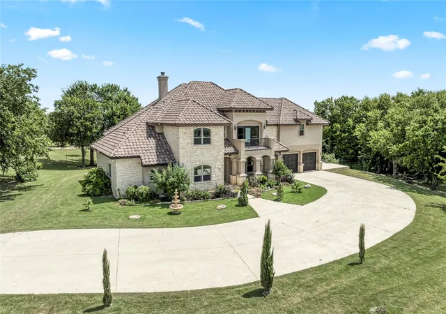 Photo 3 of Single family home for sale at 104 Spring Valley St, Hutto, TX 78634 | MLS# 5173280 | Listing updated on 2026-09-05