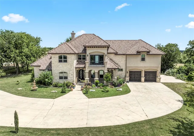 Photo 3 of Single family home for sale at 104 Spring Valley St, Hutto, TX 78634 | MLS# 5173280 | Listing updated on 2026-09-05