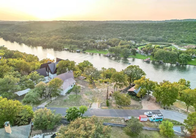 2nd image of 1808 Cliffwood Dr, Austin, TX 78733 | MLS# 2397652