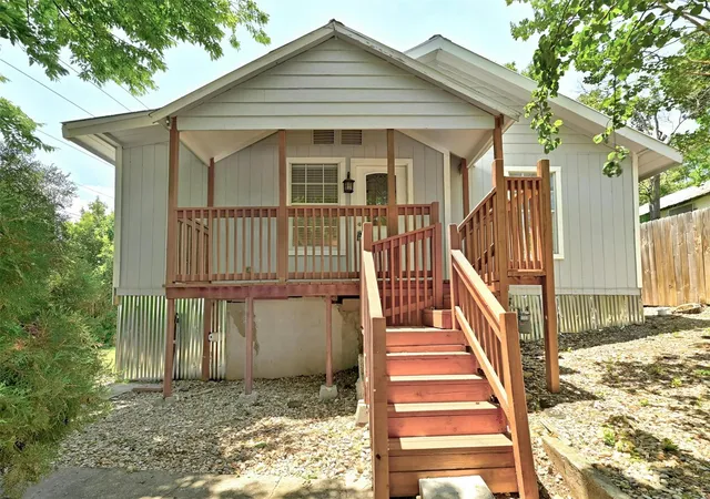3rd image of 1200 Walnut Ave, Austin, TX 78702 | MLS# 9304799