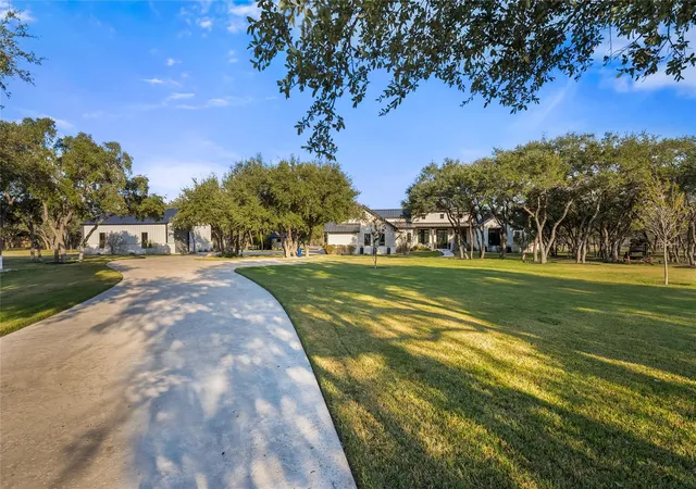 Photo 3 of Sale Pending at 945 Rivercliff Dr, Spicewood, TX 78669 | MLS# 6524961 | Listing updated on 2026-09-01