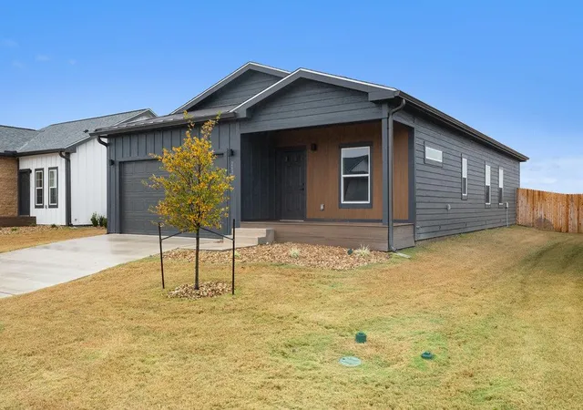 Photo 2 of Single family home for sale at 2027 Applewood Dr, Lockhart, TX 78644 | MLS# 2654694 | Listing updated on 2026-10-08