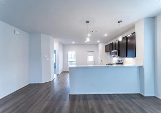 Photo 2 of Single family home for sale at 531 Yellowstone Dr, Kyle, TX 78640 | MLS# 4248566 | Listing updated on 2026-09-23