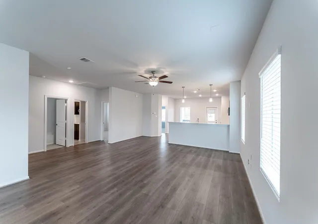 Photo 4 of Single family home for sale at 531 Yellowstone Dr, Kyle, TX 78640 | MLS# 4248566 | Listing updated on 2026-09-23