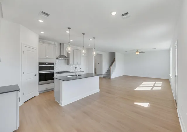Photo 3 of Single family home for sale at 125 Darlington Ct, Liberty Hill, TX 78642 | MLS# 2510733 | Listing updated on 2026-08-25