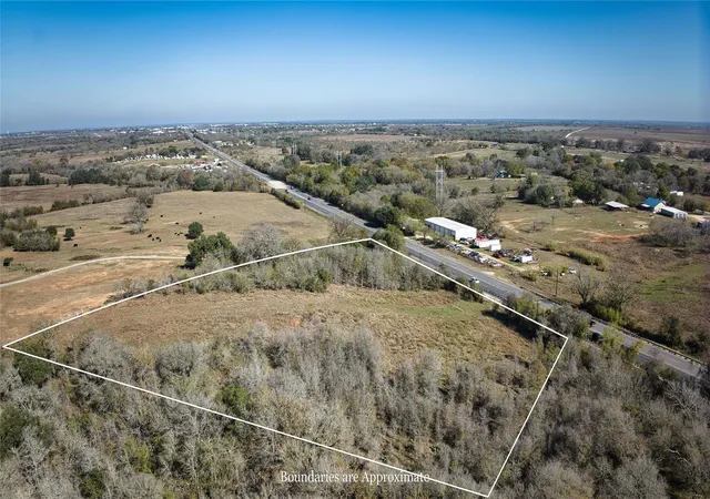 3rd image of 6635 S Us Hwy 183, Lockhart, TX 78644 | MLS# 9810021
