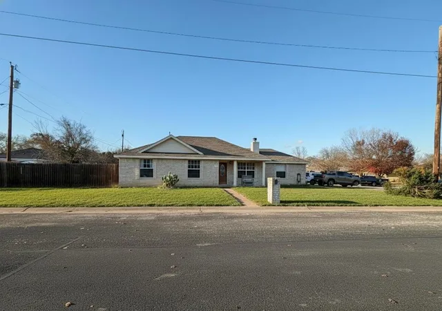 1st image of 305 Maple Ln, Elgin, TX 78621 | MLS# 4934210